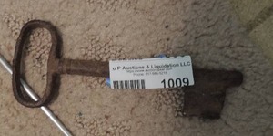 lot 1009 image: large vintage key