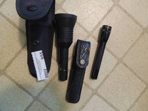lot 955 image: flash lights and holder