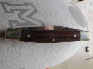 lot 738 image: Brown pocket knife with silver color ends no name