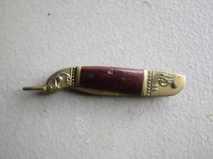 lot 837 image: burgandy and gold pocket knife, Size 2 blade - 4 long