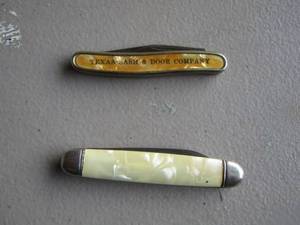 lot 834 image: yellow Texas sash and door co. pocket knife 2 blade - 5 long - pearl knife 2 blade - 4 long