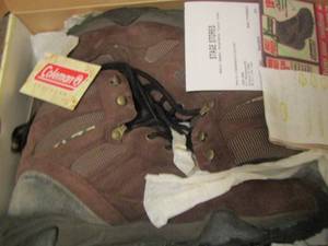 lot 698 image: Coleman footgear 13 m new