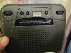 lot 787 image: small amfm radio