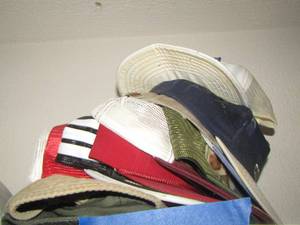 lot 491 image: mens hats