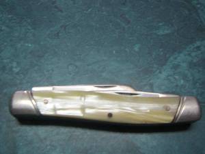 lot 831 image: 3 blade pearl knife 4 long closed