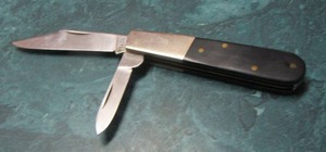 lot 861 image: 2 black small pocket knife