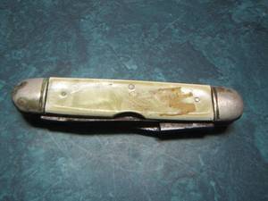 lot 833 image: sunshine biscuits pocket knife