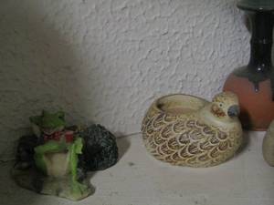 lot 58 image: frog and quail home dcor