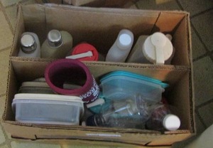 lot 291 image: BATHROOM CLOSET ITEMS