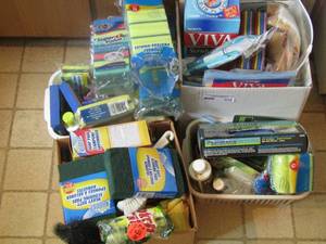 lot 314 image: large lot of cleaning rags- sponges- towels and more