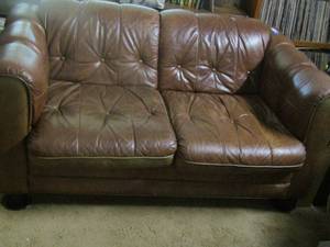 lot 196 image: beautiful love seat sofa brown leather in good condition very comfy
