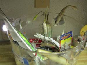 lot 318 image: large bucket of fishing luers and more