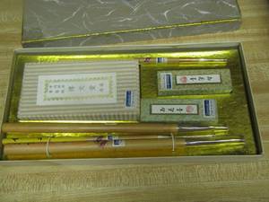 lot 373 image: BOXED JAPANESE CALLIGRAPHY WRITING SET ..
