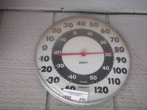 lot 450 image: outdoor fahrenheit reader
