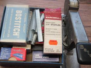 lot 496 image: vintage stapler and lots of staples