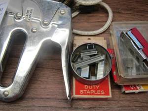 lot 497 image: staples and staple gun