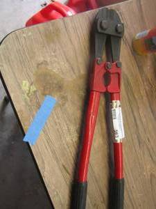 lot 563 image: bolt cutters