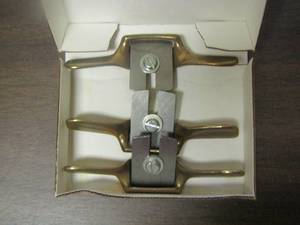 lot 677 image: BRASS SPOKESHAVERS qty 3  IN BOX