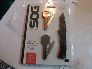 lot 909 image: SOG - combo pack key knife -blade 1 12 folding knife - blade 2 12 new