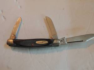 lot 101 image: buck 303 cadet 3 blade pocket knife blades - 2 12, 2, 1 34