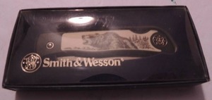 lot 221 image: smith & wesson - bear knife blade - 2 12, closed 3 12