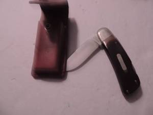 lot 280 image: schrade old timer 510t 3 12 blade , 4 closed leather belt holder