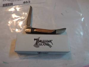 lot 462 image: Tomahawk brand pocket knife - 2 14 blade - 3 length wood handle