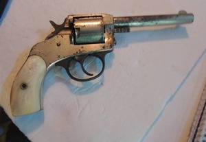 lot 691 image: H&R Arms Co. Victor 38 S&W Pearl handle  Revolver 5 shot