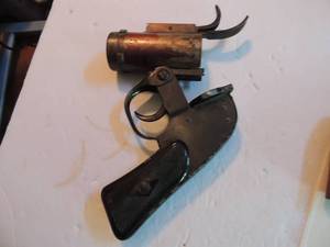 lot 781 image: Rare U.S. WWII 37mm M8 Pyrotechnic Signal Flare Pistol by SWC