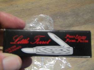 lot 749 image: little ferret knife 2 blades