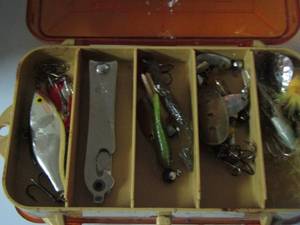 lot 869 image: mini-magnum tackle box with various lures