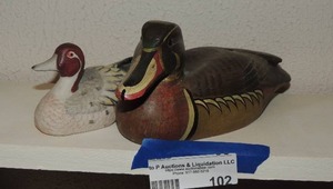 lot 102 image: DUCK DECOYS -  VINTAGE SOLUD WOOD CARVED  DUCK &  PORCELIN DUCK