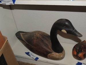 lot 432 image: CARVED CANADIAN GOOSE