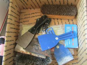 lot 1624 image: putty knifes and wire brush