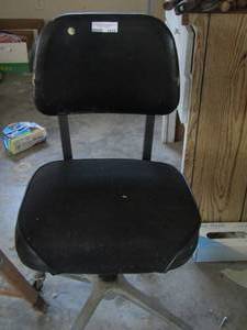 lot 1629 image: black rolling office chair