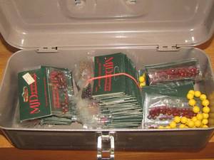lot 1635 image: 3 metal boxes- beads- hooks small clamps- plus