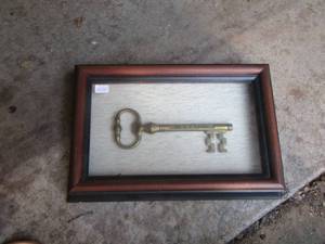 lot 1793 image: shadow box with a key inside