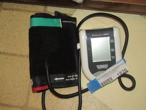 lot 1826 image: blood pressure reader