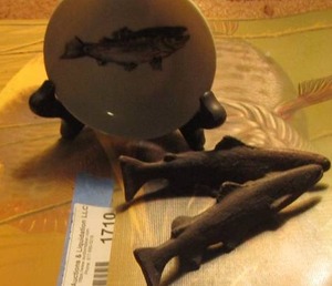 lot 1710 image: fish dcor nick necks