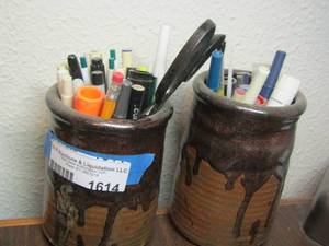 lot 1614 image: qty 2 jars full of pens, markers, and scissors