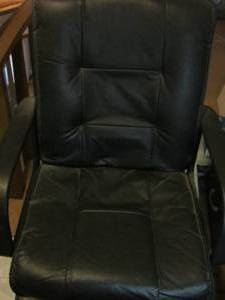 lot 1704 image: black rolling office chair