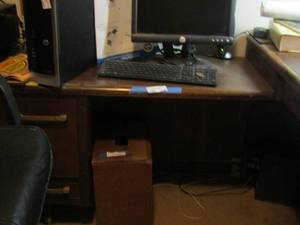lot 1606 image: corner desk lot of space in good condition UPSTAIRS