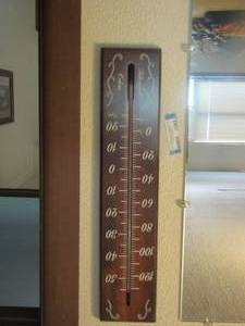 lot 1068 image: indoor temp gauge