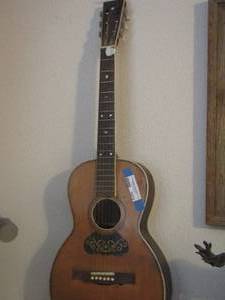 lot 1072 image: GUITAR