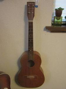 lot 1075 image: Silverstone guitar 31