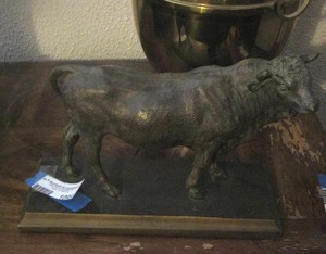 lot 1095 image: bull statue kind of heavy nice piece