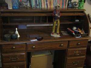 lot 1100 image: 7 drawer roll top desk in mint condition  414420 - NO CONTENTS