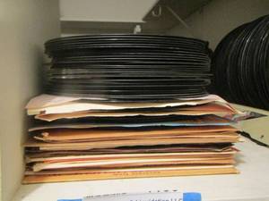 lot 1139 image: small 52s records see pic for labels