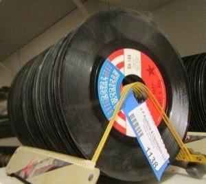 lot 1138 image: 45s records see pics