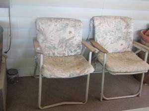 lot 1142 image: 2 outdoor patio chairs